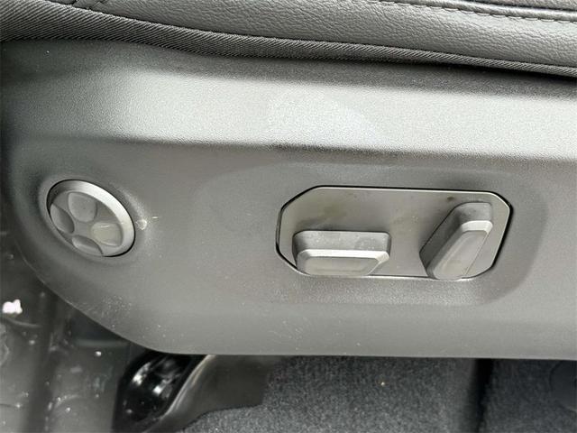 Photo of 2025 Bright White Clearcoat Jeep Wrangler