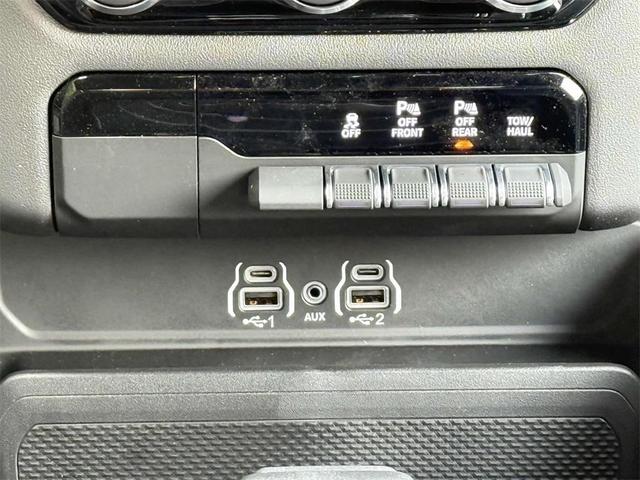 Photo of 2025 Granite Crystal Clearcoat Metallic RAM 1500