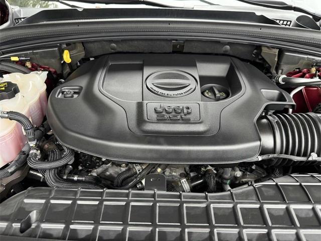 Photo of 2022 Velvet Red Pearlcoat Jeep Grand Cherokee L