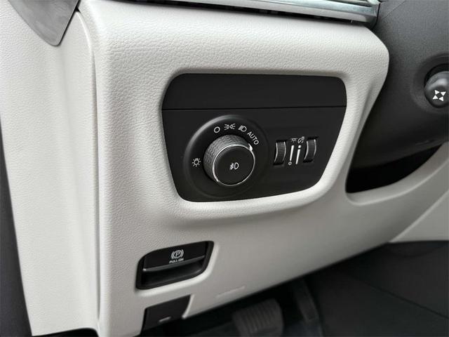 Photo of 2022 Velvet Red Pearlcoat Jeep Grand Cherokee L