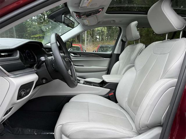 Photo of 2022 Velvet Red Pearlcoat Jeep Grand Cherokee L