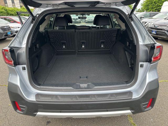 Photo of 2022 Ice Silver Metallic Subaru Outback