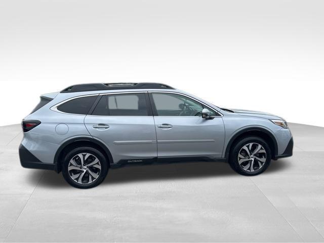 Photo of 2022 Ice Silver Metallic Subaru Outback