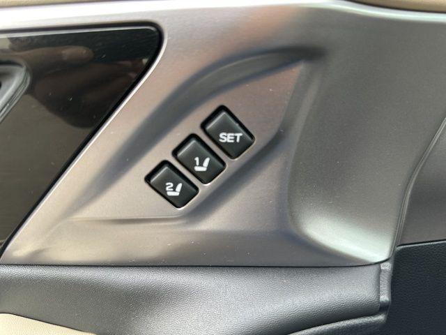 Photo of 2023 Crystal White Pearl Subaru Outback