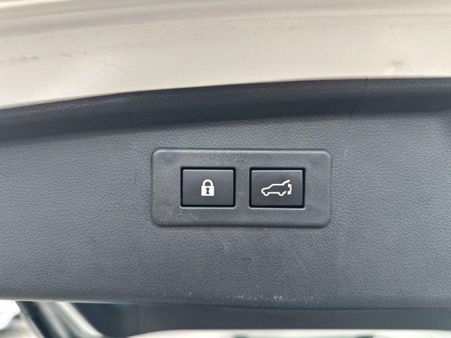 Photo of 2023 Crystal White Pearl Subaru Outback