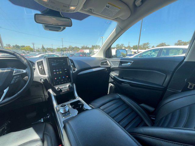 Photo of 2024 Oxford White Ford Edge