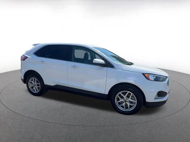 Photo of 2024 Oxford White Ford Edge