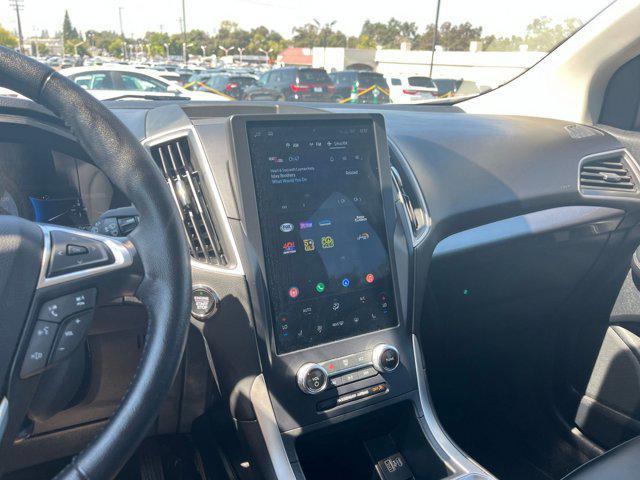 Photo of 2024 Oxford White Ford Edge