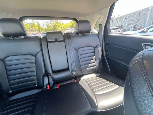 Photo of 2024 Oxford White Ford Edge