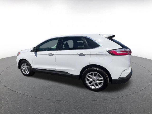 Photo of 2024 Oxford White Ford Edge