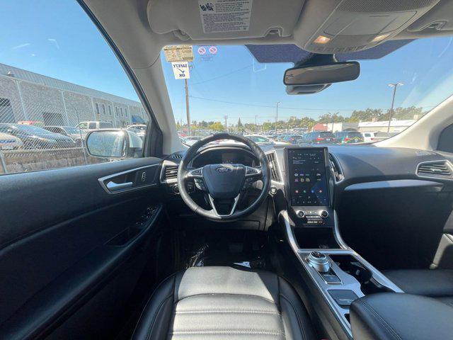 Photo of 2024 Oxford White Ford Edge