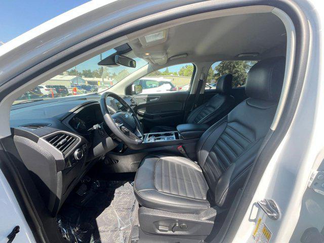 Photo of 2024 Oxford White Ford Edge