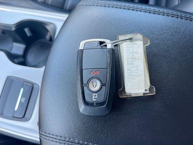 Photo of 2024 Oxford White Ford Edge