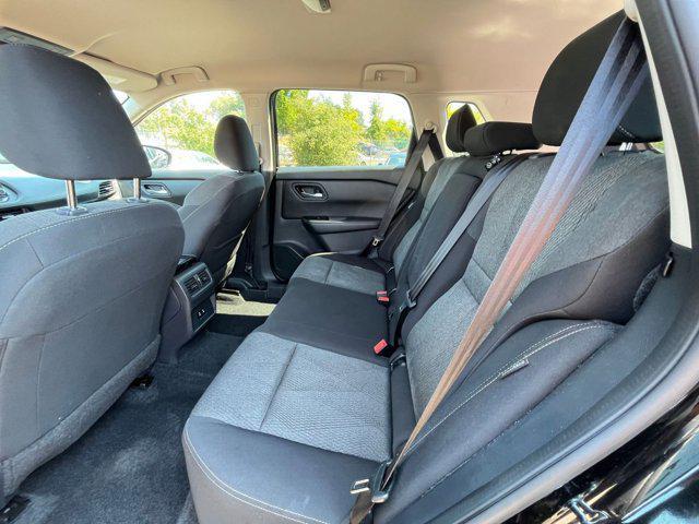 Photo of 2024 Super Black Nissan Rogue