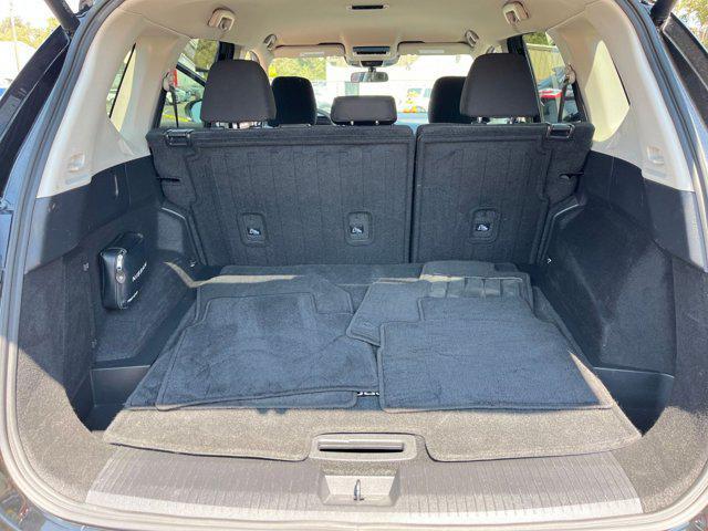 Photo of 2024 Super Black Nissan Rogue