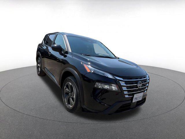 Photo of 2024 Super Black Nissan Rogue