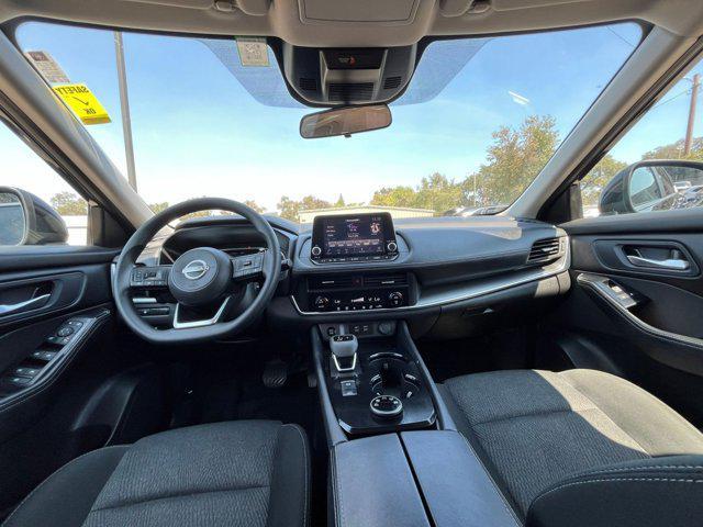 Photo of 2024 Super Black Nissan Rogue