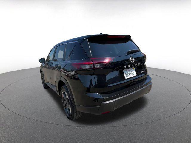 Photo of 2024 Super Black Nissan Rogue