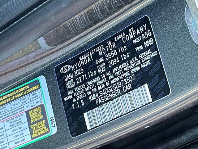 Photo of 2025 Amazon Gray Hyundai ELANTRA