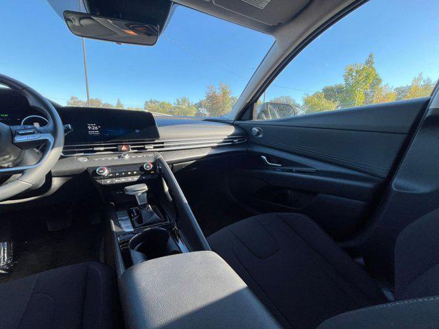 Photo of 2025 Amazon Gray Hyundai ELANTRA