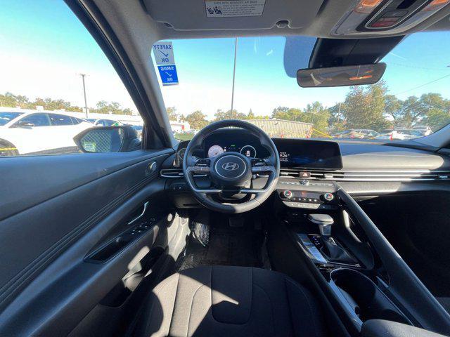 Photo of 2025 Amazon Gray Hyundai ELANTRA