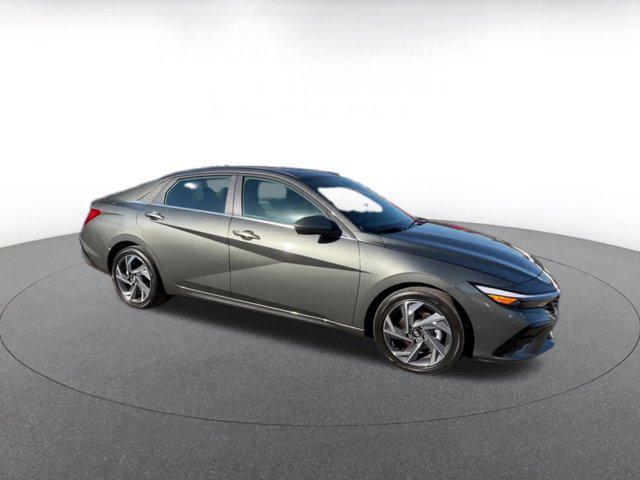 Photo of 2025 Amazon Gray Hyundai ELANTRA