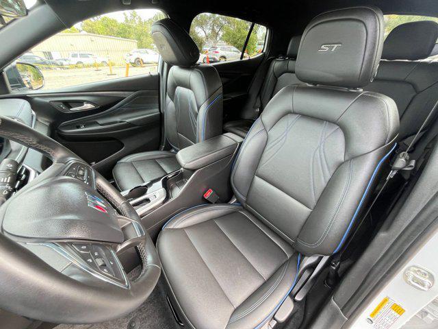 Photo of 2025 Summit White Buick Envista