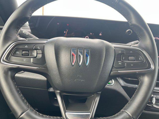 Photo of 2025 Summit White Buick Envista