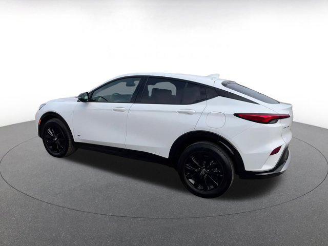 Photo of 2025 Summit White Buick Envista