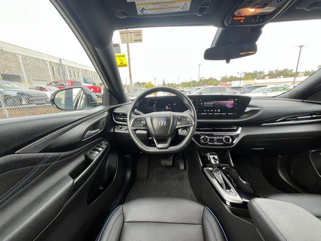 Photo of 2025 Summit White Buick Envista