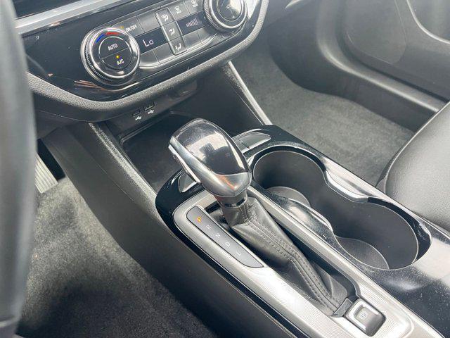 Photo of 2025 Summit White Buick Envista