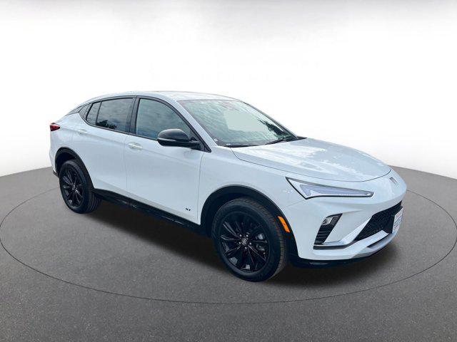 Photo of 2025 Summit White Buick Envista