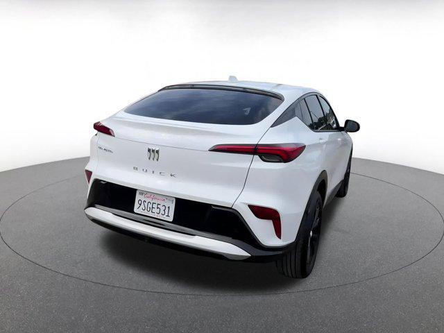 Photo of 2025 Summit White Buick Envista