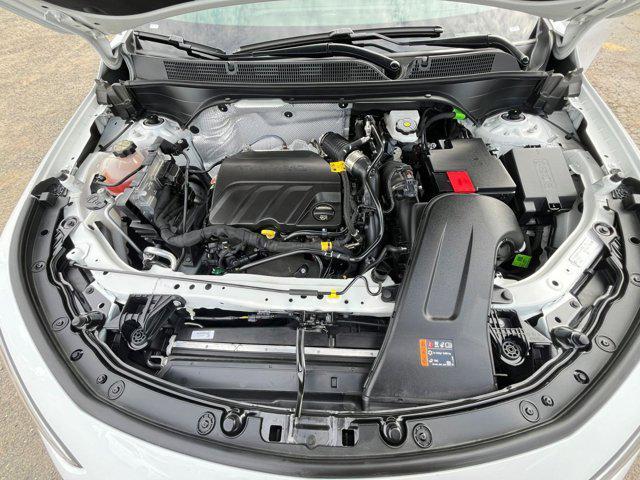 Photo of 2025 Summit White Buick Envista