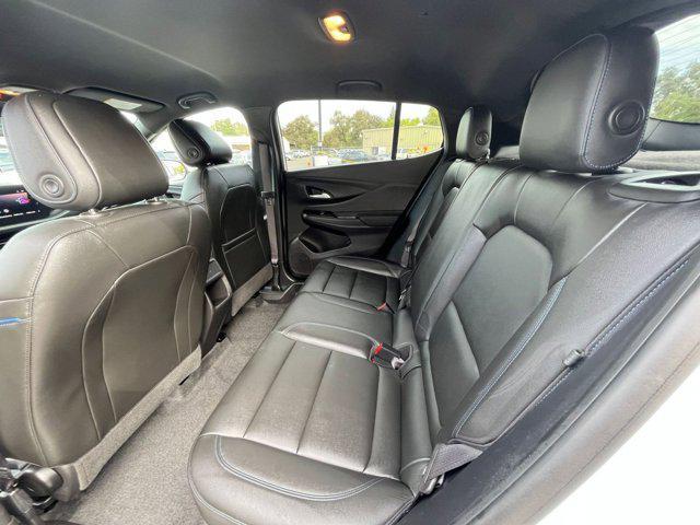 Photo of 2025 Summit White Buick Envista