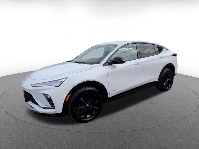 Photo of 2025 Summit White Buick Envista
