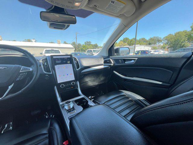 Photo of 2024 Agate Black Metallic Ford Edge