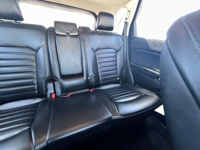 Photo of 2024 Agate Black Metallic Ford Edge