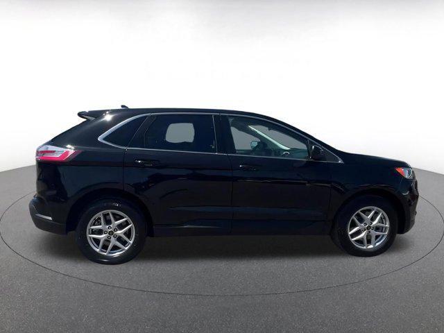 Photo of 2024 Agate Black Metallic Ford Edge