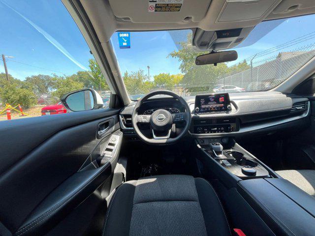 Photo of 2024 Everest White Pearl Nissan Rogue