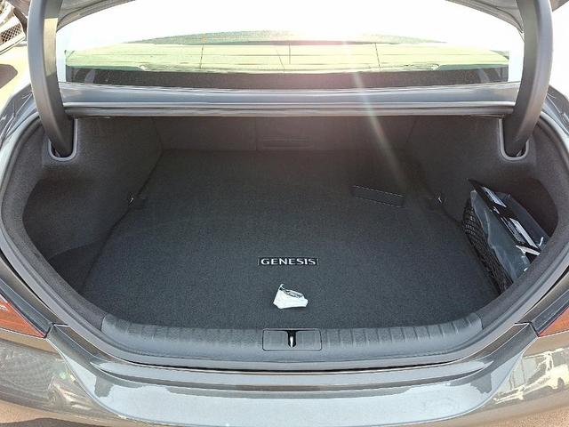 Photo of 2025 Makalu Gray Genesis G70