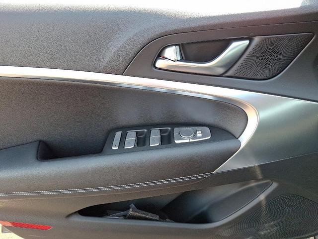 Photo of 2025 Makalu Gray Genesis G70