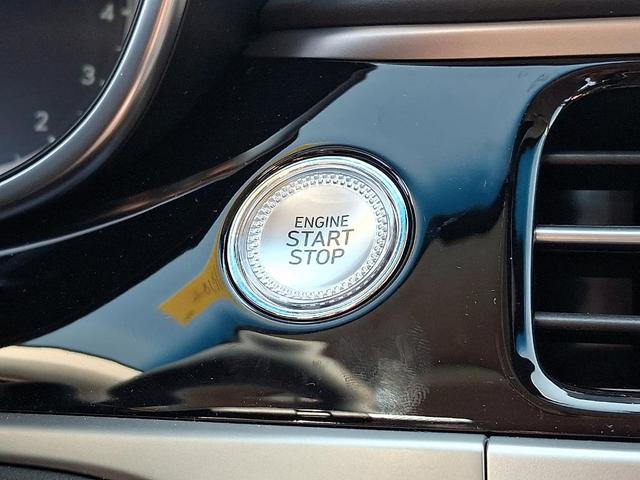 Photo of 2025 Makalu Gray Genesis G70