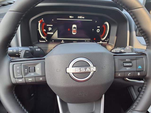 Photo of 2025 White / Black Nissan Rogue