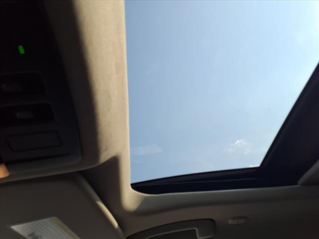 Photo of 2025 White / Black Nissan Rogue