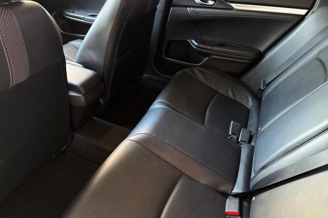 Photo of 2020 White Honda Civic