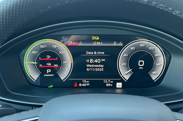 Photo of 2025 Glacier White Audi Q5