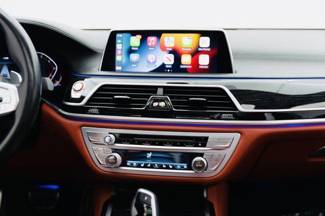 Photo of 2020 Black Sapphire Metallic BMW 750