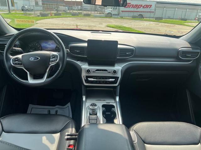Photo of 2022 Rapid Red Metallic Tinted Clearcoat Ford Explorer