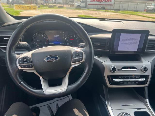 Photo of 2022 Rapid Red Metallic Tinted Clearcoat Ford Explorer
